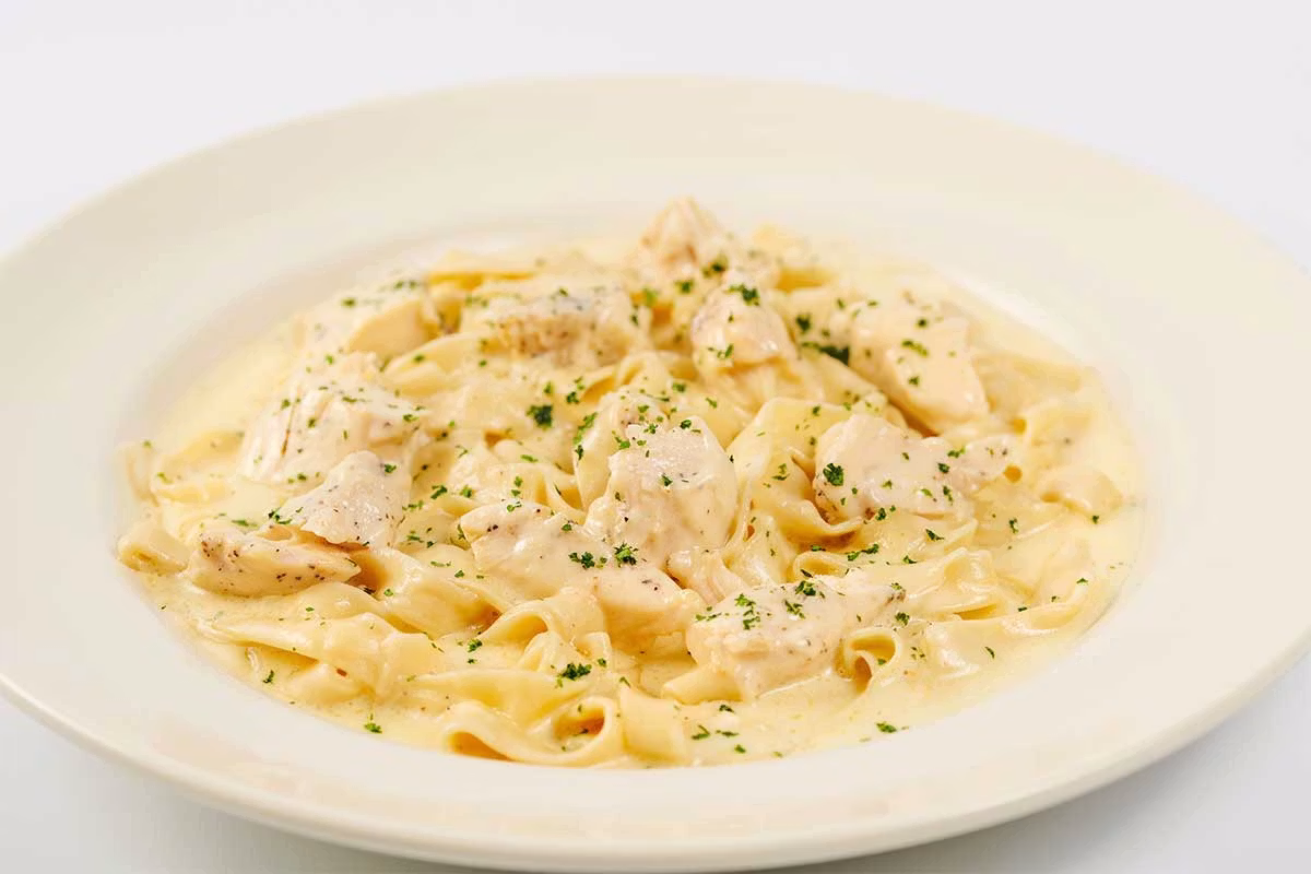 Fettuccini Alfredo with Chicken - The Cheesecake Factory Menu Prices 2026